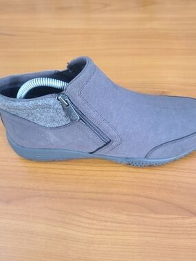 Easy Spirit Sebalsim 2 Women’s Gray Low Ankle Boots Sz 9M Comfort Casual Bootie